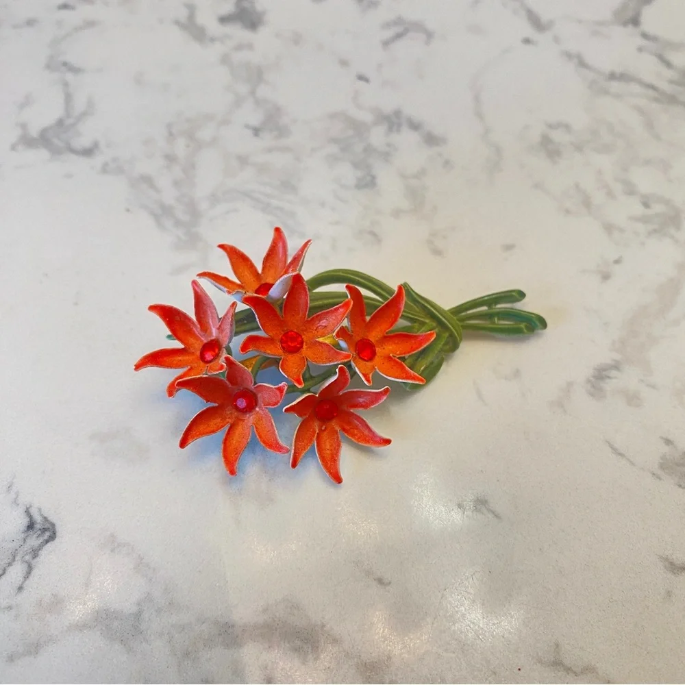 Vintage Enamel & metal pin and clip earring set - Picture 4 of 7